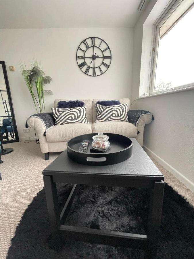 קאמברידג' Lovely 1 Bed Home Near Hospital, With Parking & Garden Work Contractor Leisure, Sapphire מראה חיצוני תמונה